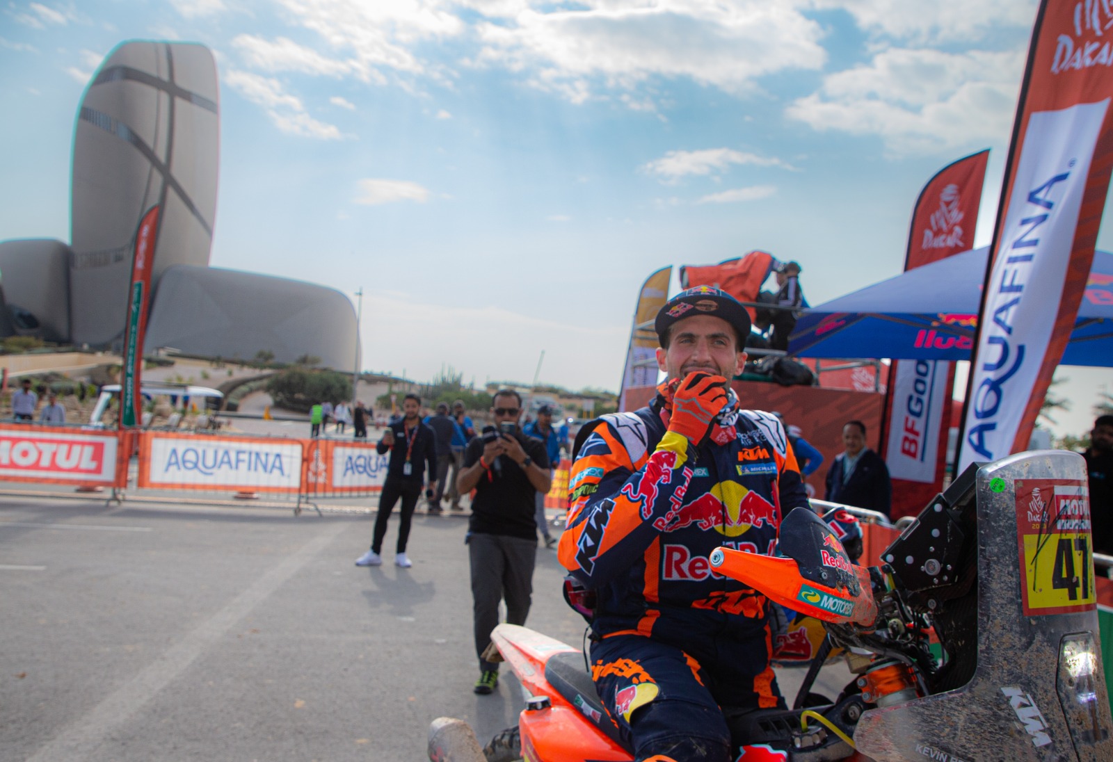 Los festejos de los pilotos que le ganaron al Dakar 2023: WhatsApp Image 2023-01-15 at 09.04.31 (1).jpeg